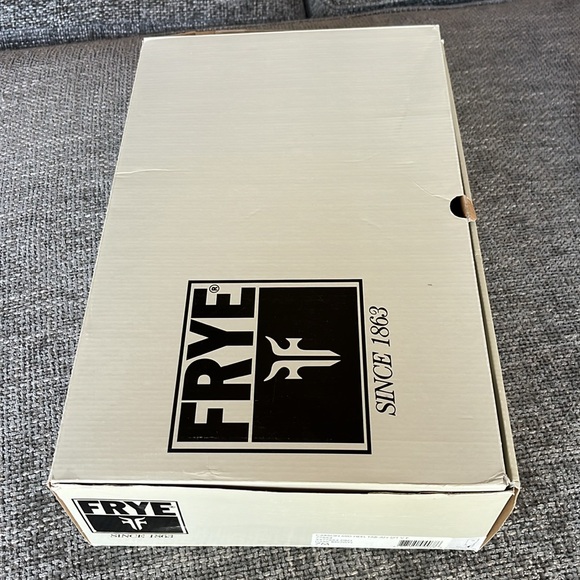 Like NEW Frye Carson Mid Heel Tab Boots - Picture 12 of 12